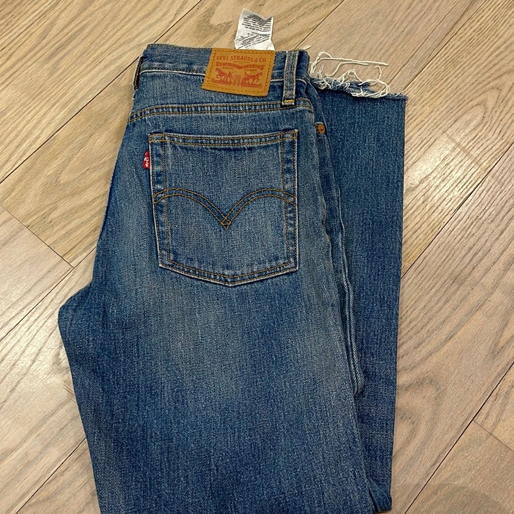 LEVIS STRAIGHT LEG DENIM